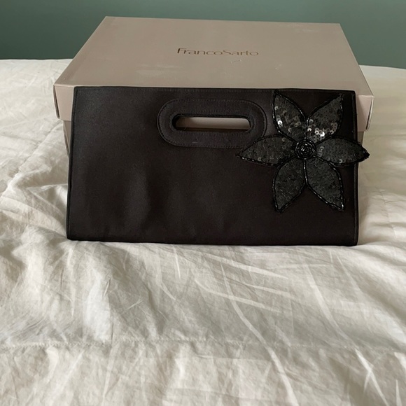 Clutch purse with handle - Picture 1 of 6